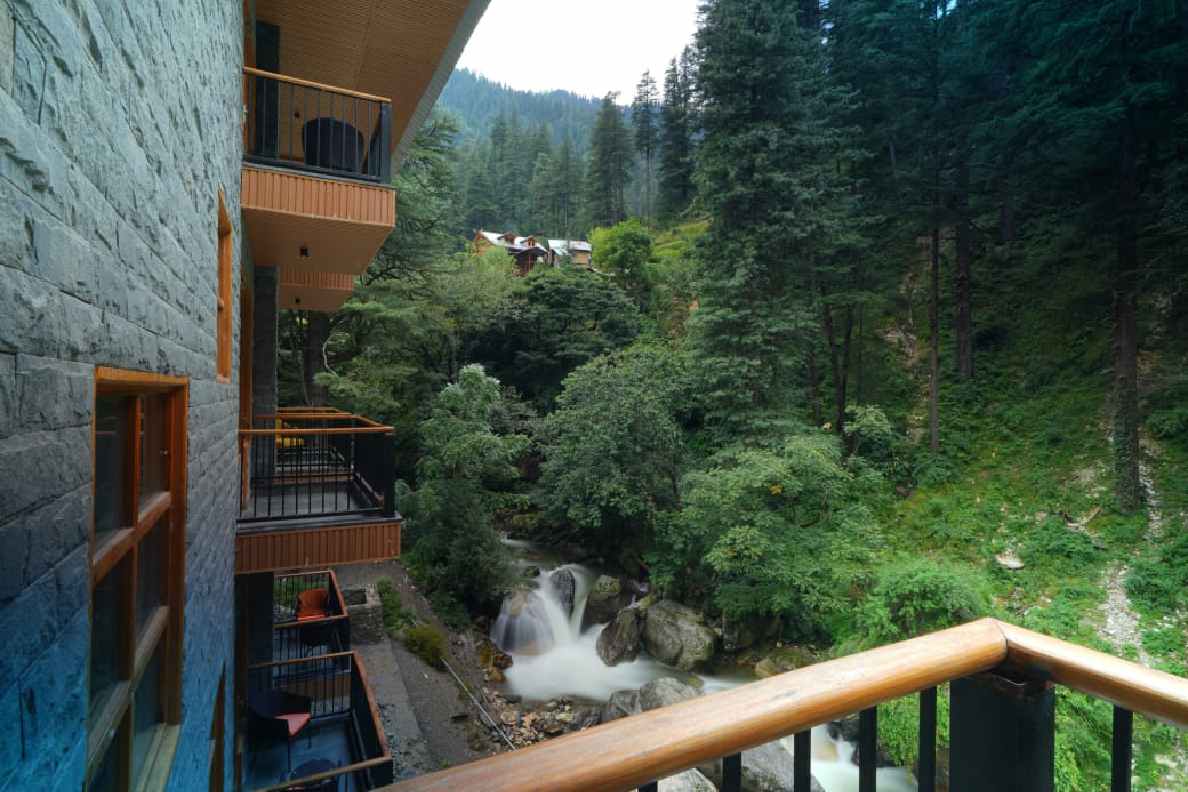 Resorts in Jibhi near river